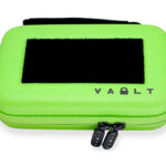 VCVLTNANOGRNCBN 1 VAULT NANO CASE GREEN CARBON